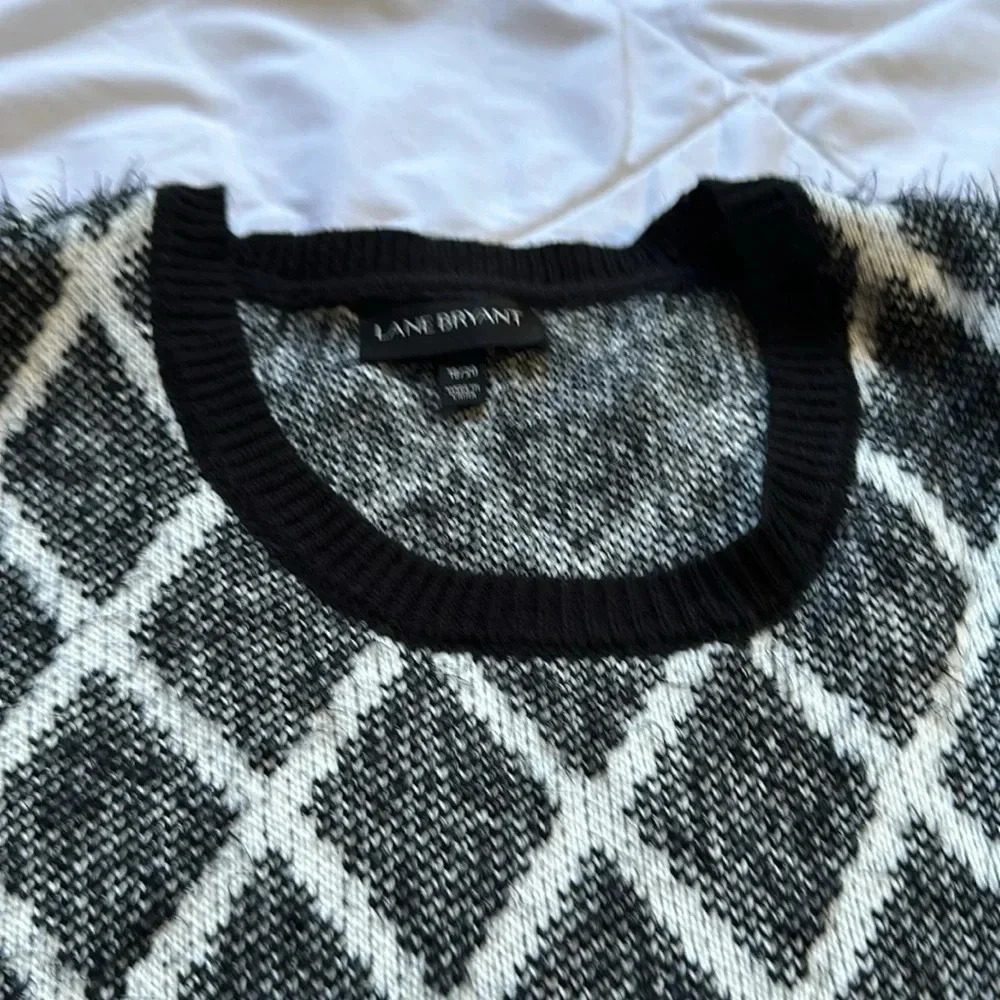 Lane Bryant sweater black & white with eyelash yarn size 18/20 - Picture 3 of 5